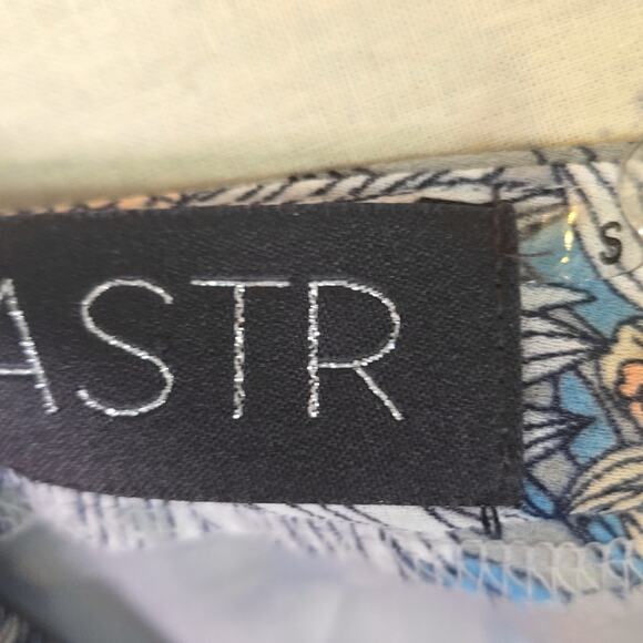 Astr Muted Floral Skirt small - Picture 6 of 9
